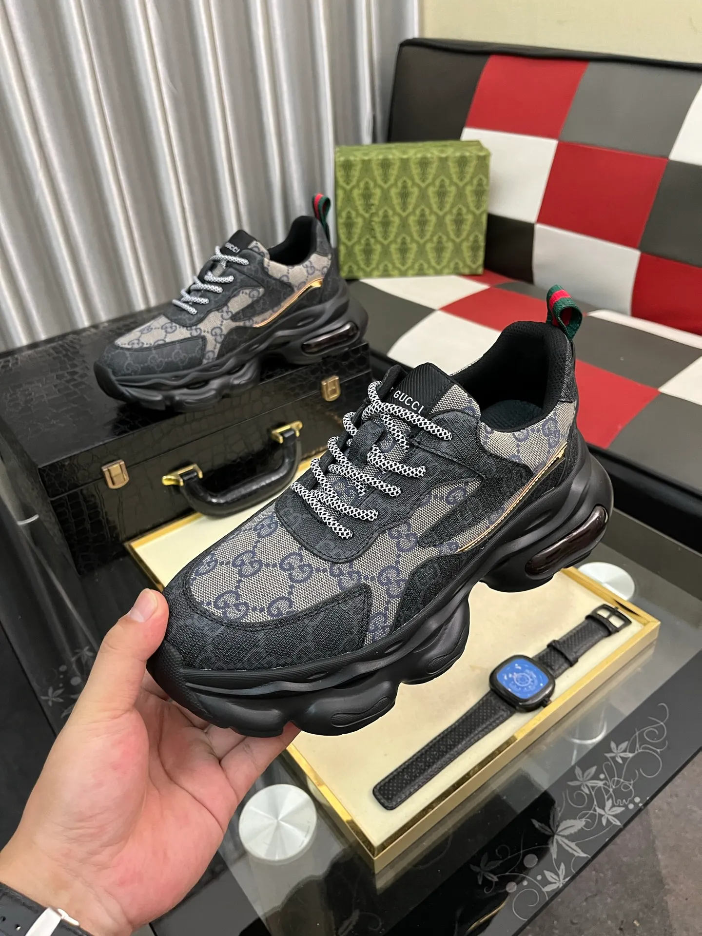 Men's shoes💰438⌚️⌚️[Gucci] Gucci's new men's genuine leather casual shoes, the highest version on the market, any comparison is welcome🆚! The original leather has excellent texture and is super high-end! Fetal sheep net lining imported from Italy, removable pad! Luxurious materials and fine workmanship, highly recommended! Code number: 38-444️⃣Colors available
